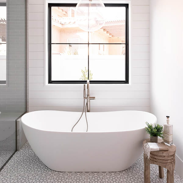 Freestanding bathtub with modern black window
